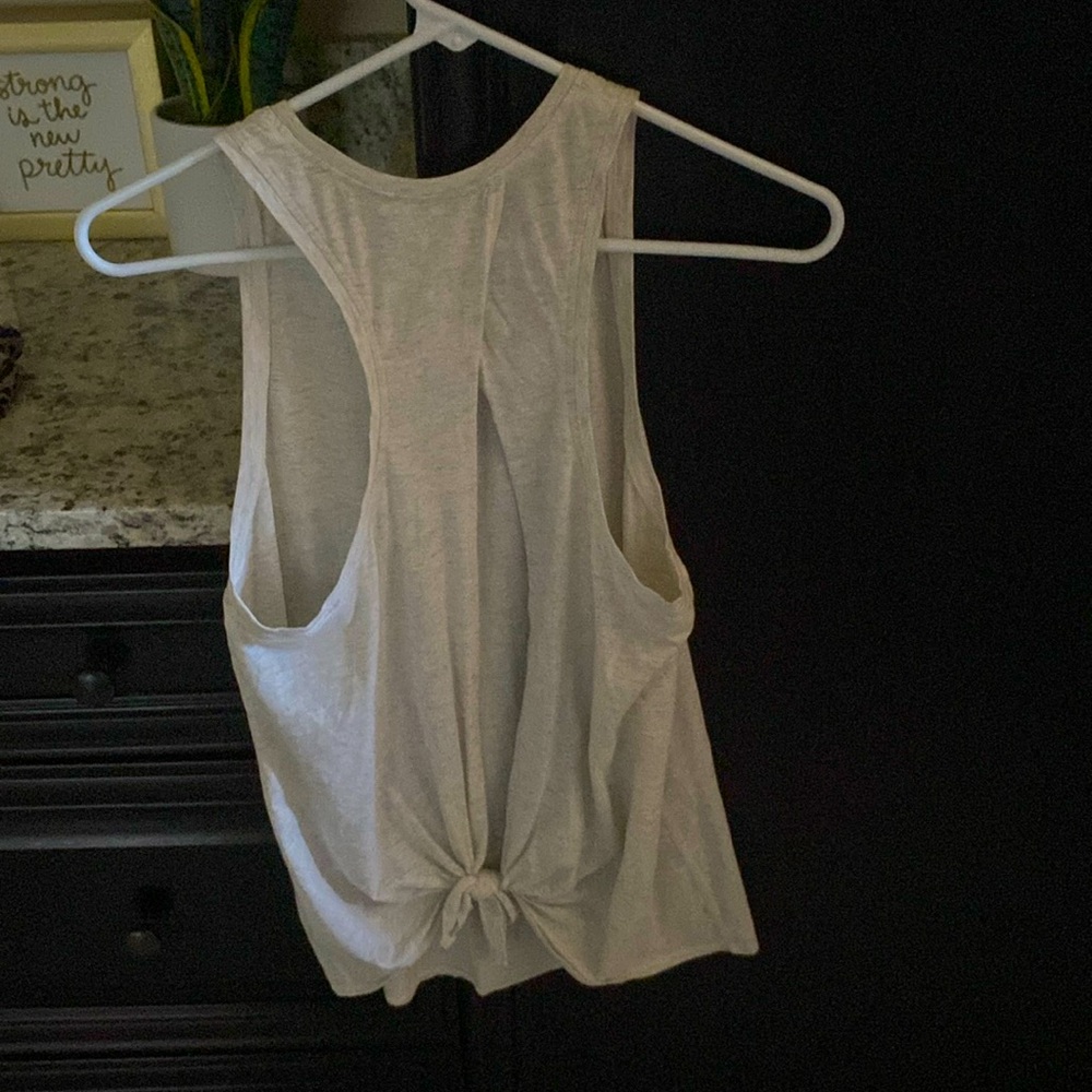 Brand new lulu top. Ties in back